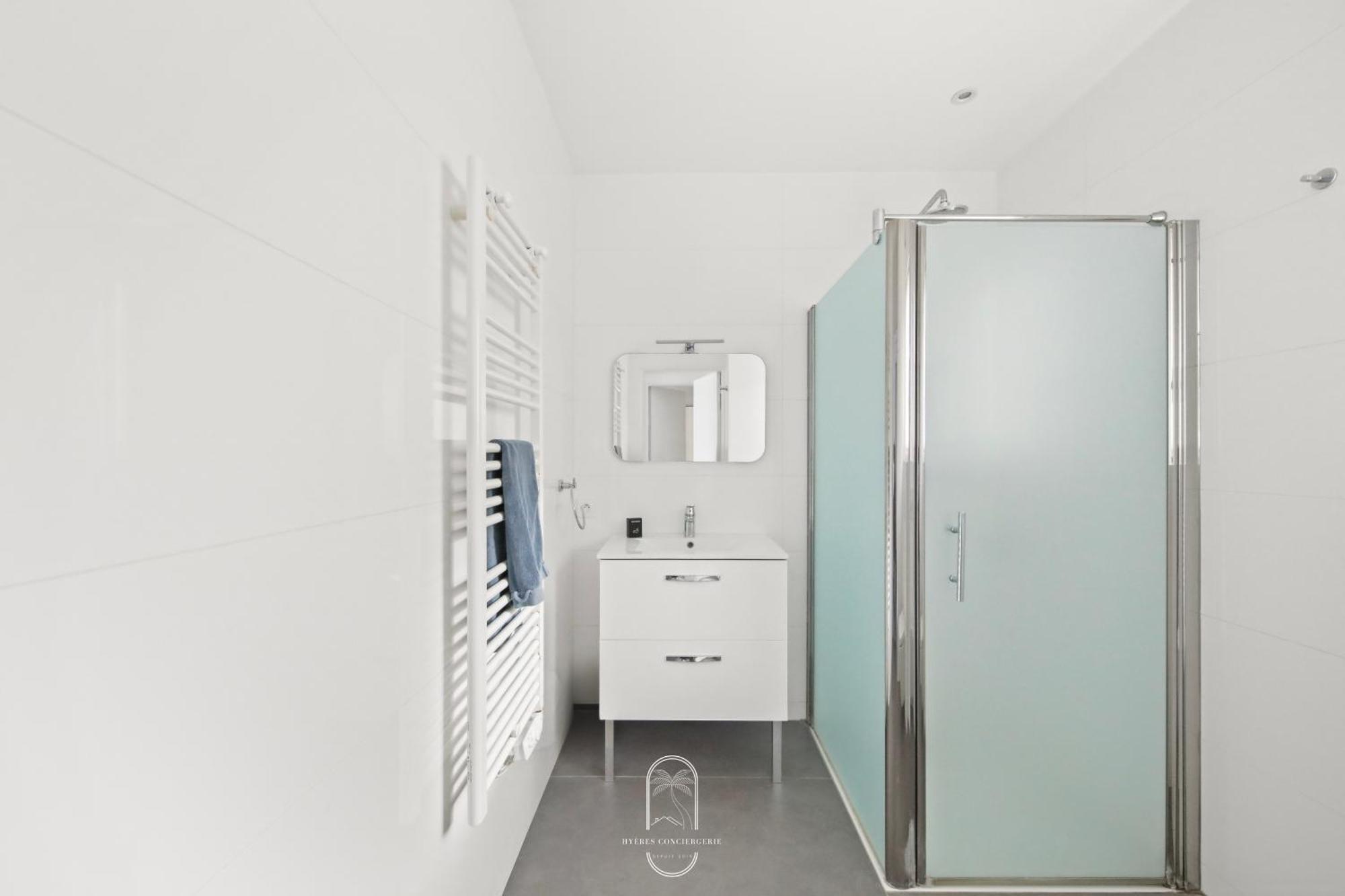 Villa Antoine Appartement Rdj Vue Mer Clim Wifi Parking Plage 50M La Garonne Le Pradet Eksteriør billede
