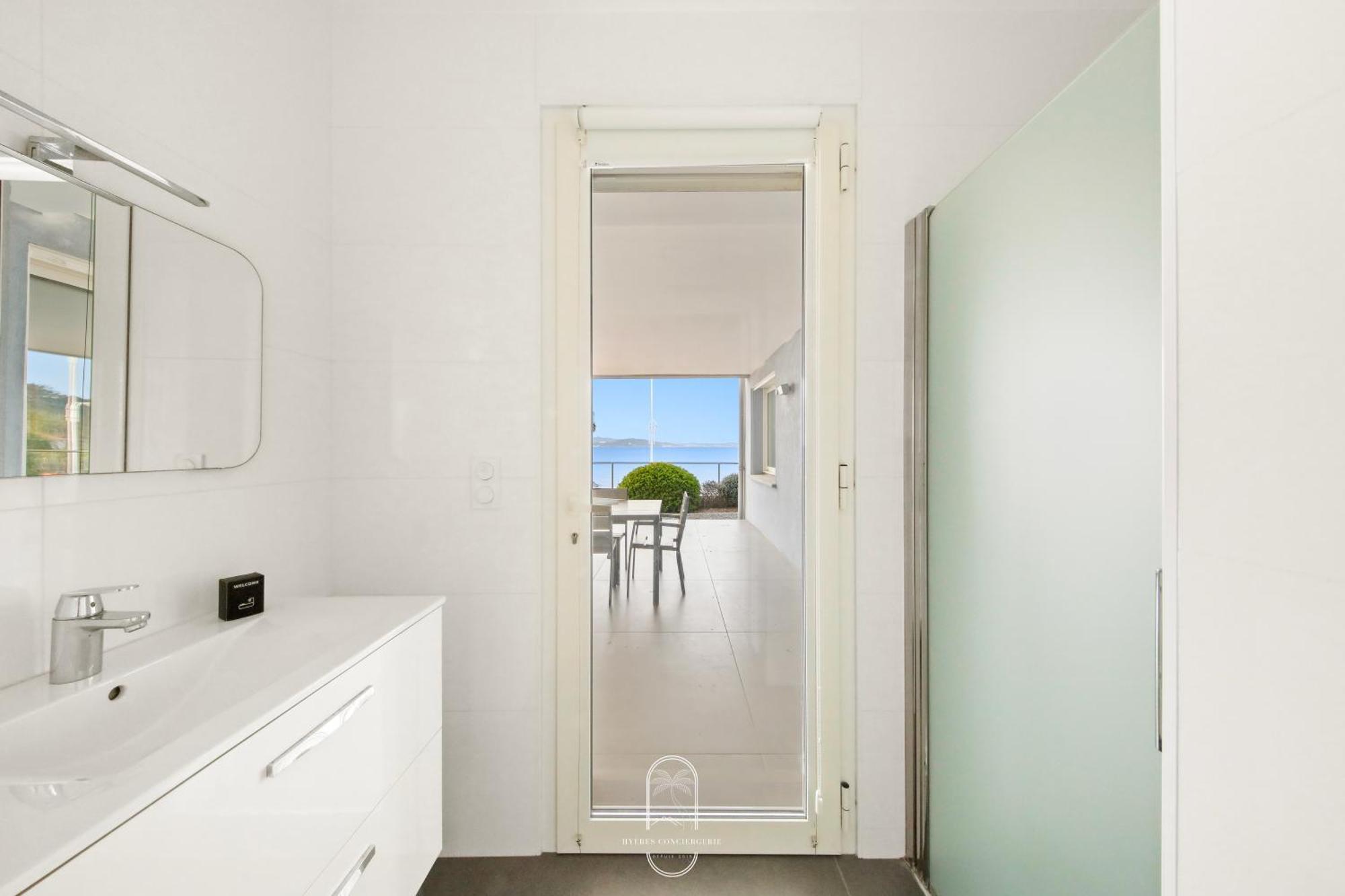 Villa Antoine Appartement Rdj Vue Mer Clim Wifi Parking Plage 50M La Garonne Le Pradet Eksteriør billede